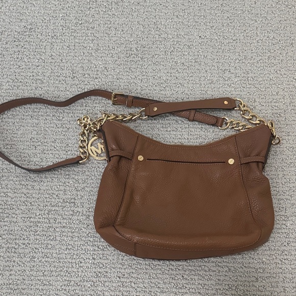 Michael Kors Tan Shoulder Bag with Gold Chain - Picture 4 of 5